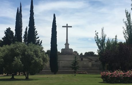 Cementerio - cruz entrada