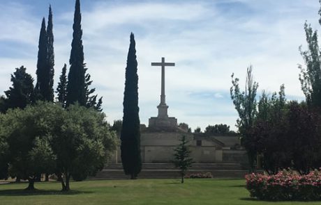 Cementerio - cruz entrada